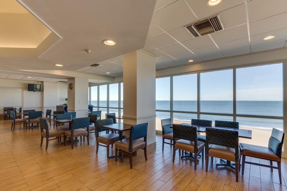 Comfort Beachfront 2* Virginia Beach